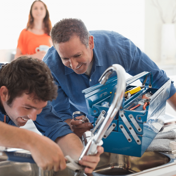 سباك في دبي: حلول سباكة فورية بأسعار تنافسية خدمة 24 ساعة 2 سباك في دبي