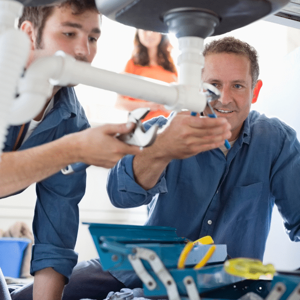 سباك في دبي: حلول سباكة فورية بأسعار تنافسية خدمة 24 ساعة 3 سباك محترف في دبي